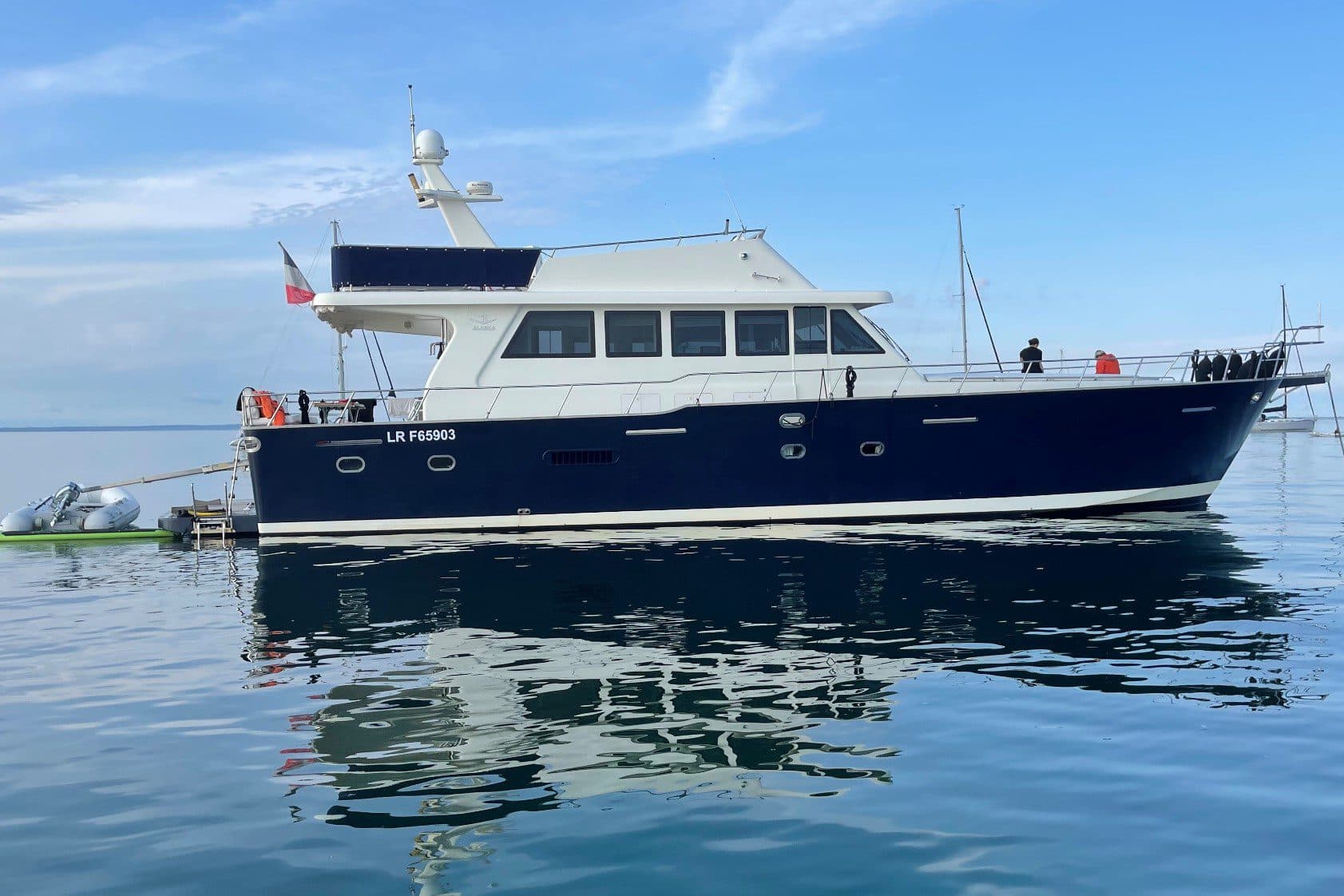 Riviera 72